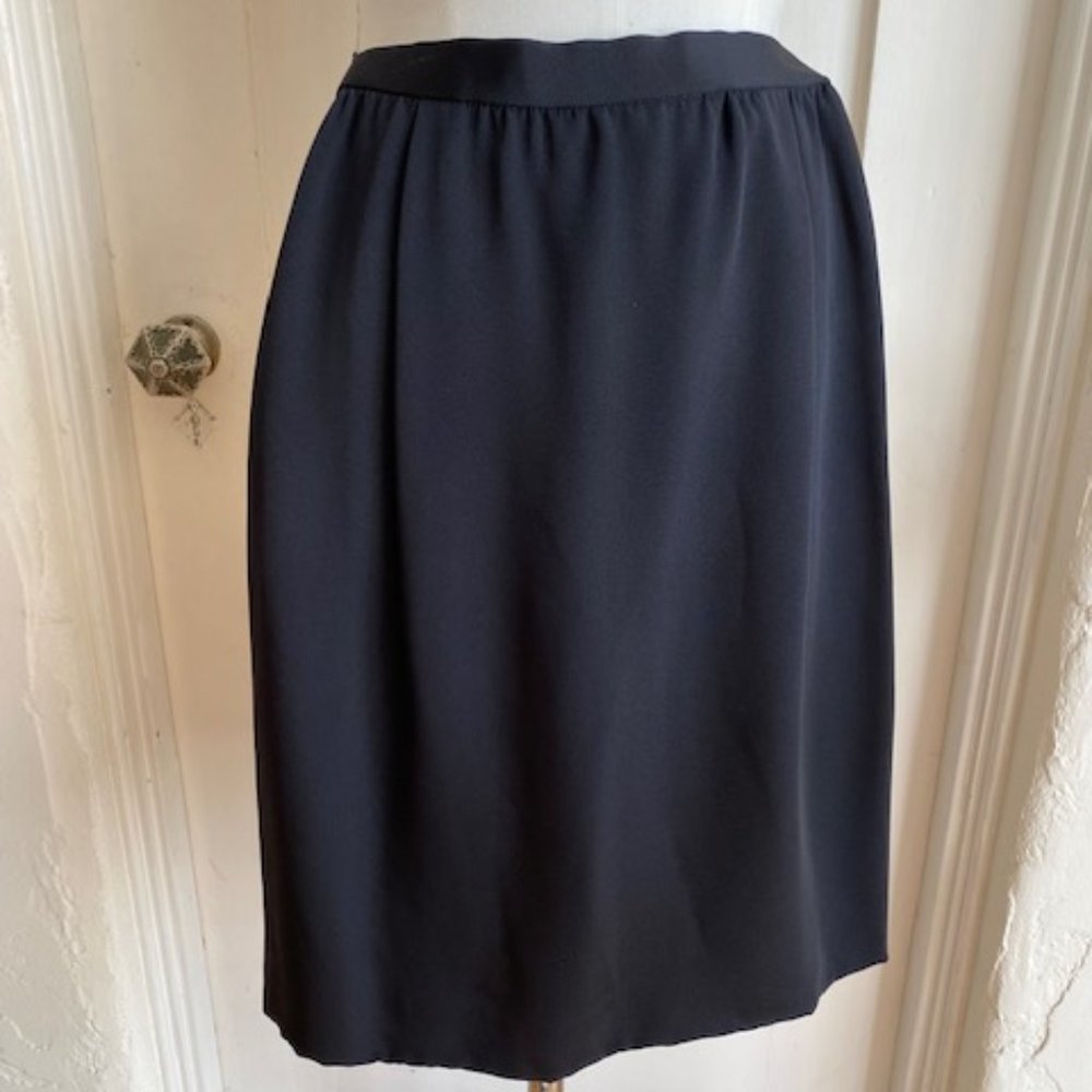 VINTAGE 1980'S CAROLINA HERRERA BLACK SILK SKIRT SIZE 6